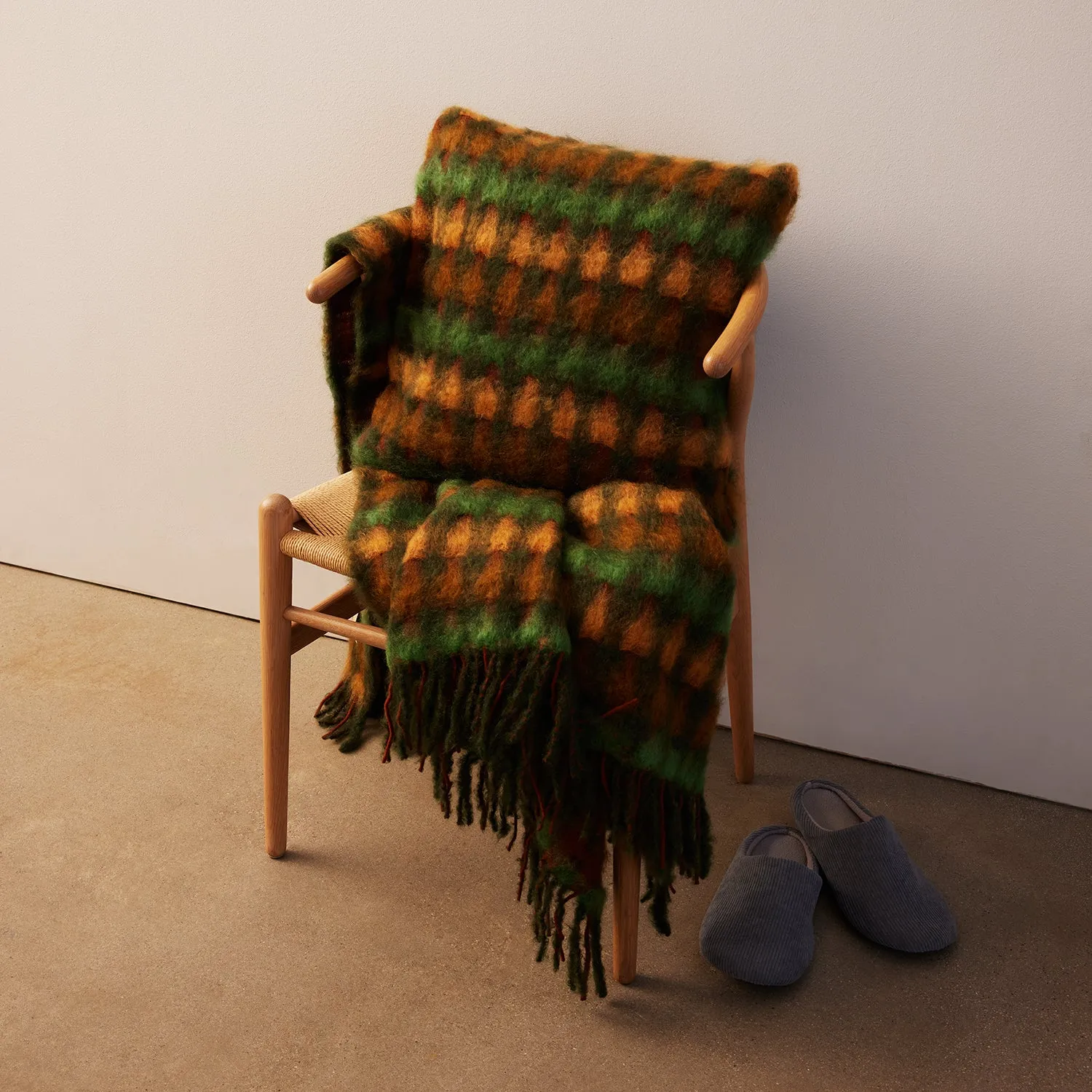 Mia Throw - Collaboration