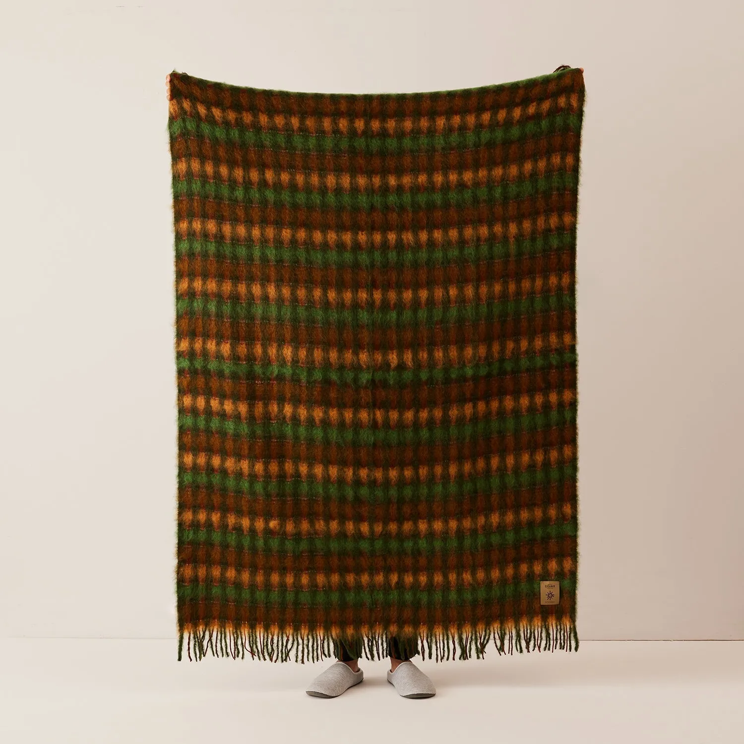 Mia Throw - Collaboration