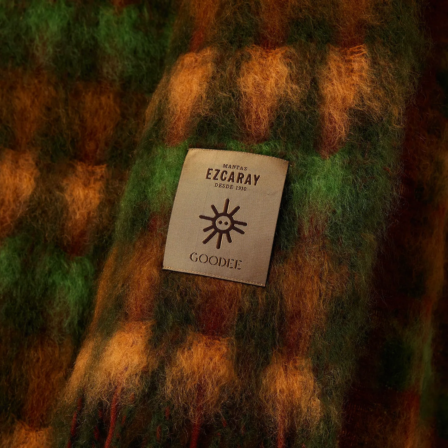Mia Throw - Collaboration